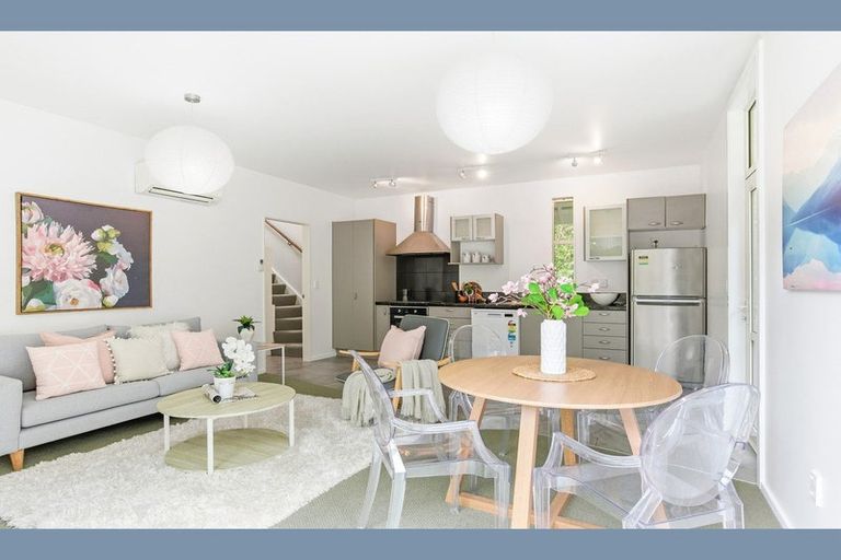 Photo of property in 2/39 Onslow Road, Khandallah, Wellington, 6035