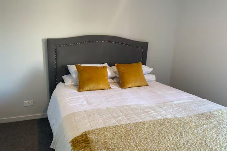 Photo of property in 2 Chapman Way, Jacks Point, 9371