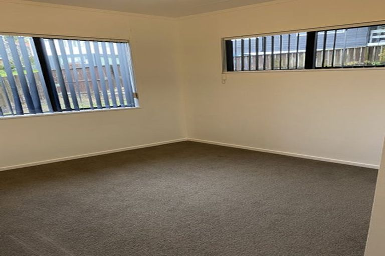 Photo of property in 35 Rhinevale Close, Henderson, Auckland, 0612