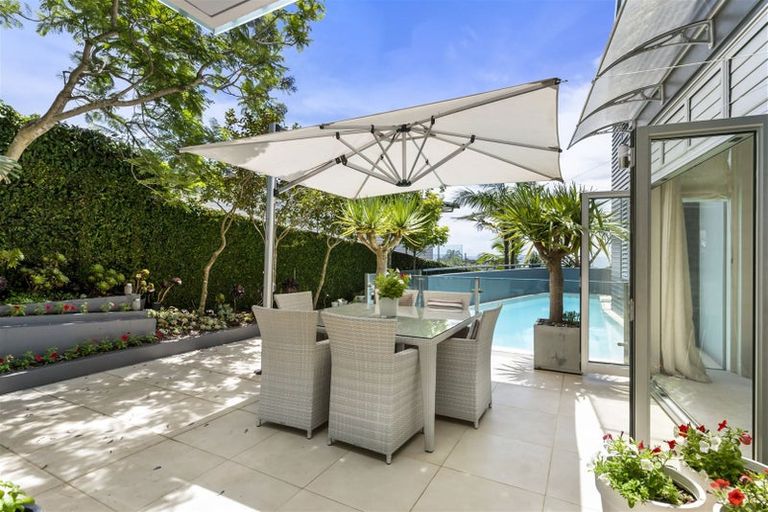 Photo of property in 10a Eastcliffe Road, Castor Bay, Auckland, 0620