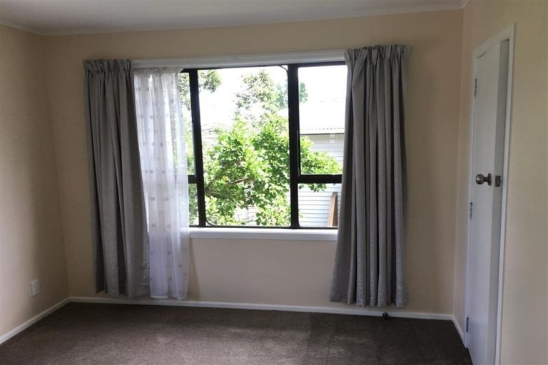 Photo of property in 1/16 Peach Road, Glenfield, Auckland, 0629