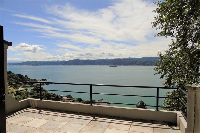 Photo of property in 13 Fortification Road, Karaka Bays, Wellington, 6022