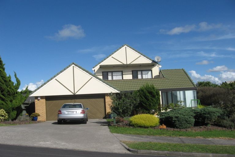 Photo of property in 4/7 Eske Place, Highland Park, Auckland, 2010