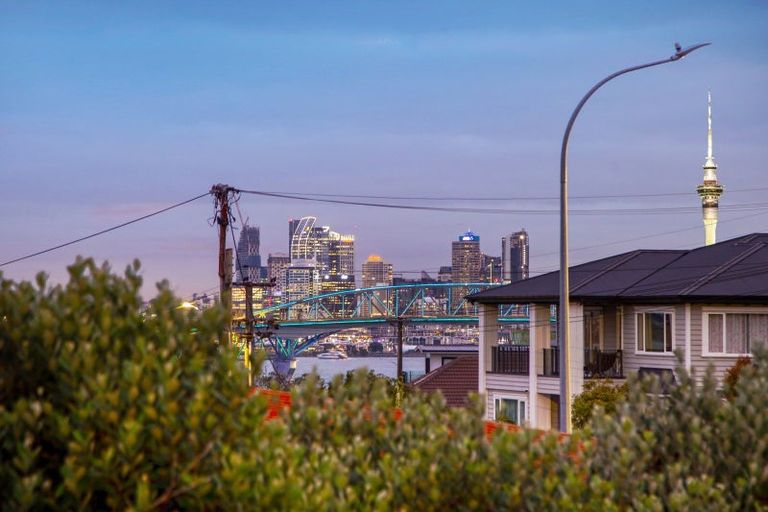 Photo of property in 73 Hinemoa Street, Birkenhead, Auckland, 0626