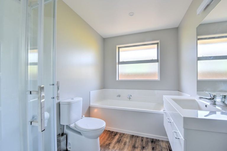 Photo of property in 18 Hunter Street, Edendale, 9825