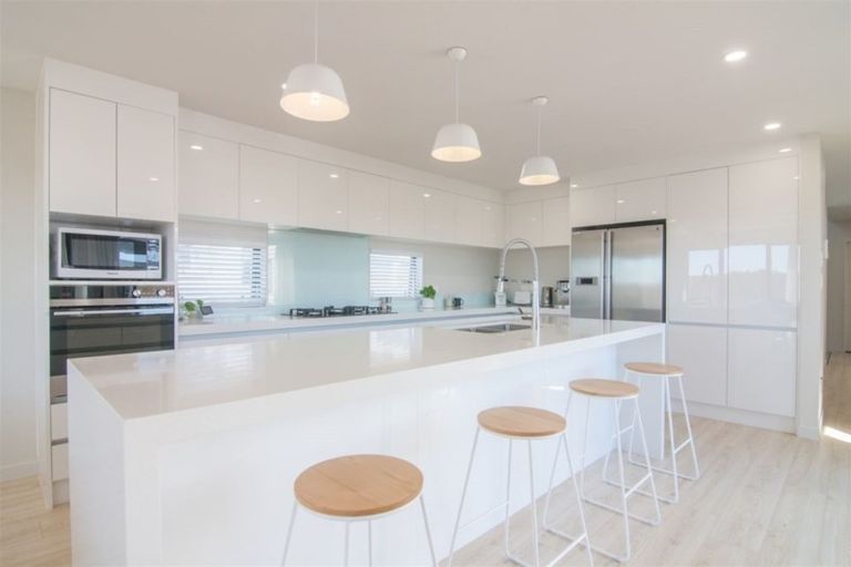 Photo of property in 41 Cirrus Way, Ranui, Auckland, 0612