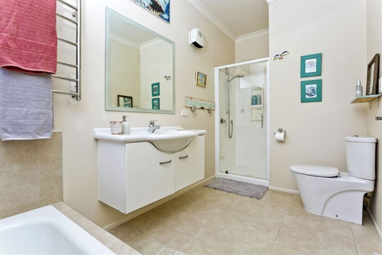 Photo of property in 22 Stillwater Crescent, Stillwater, Silverdale, 0993