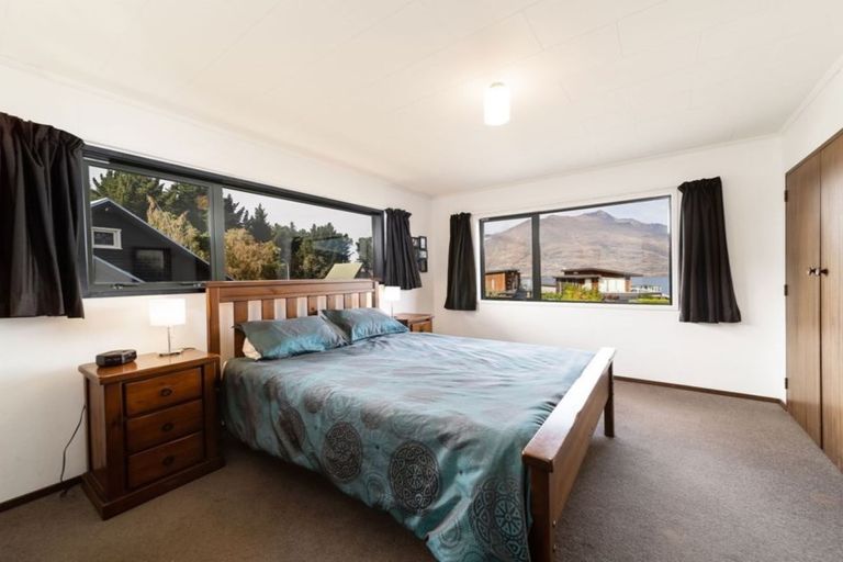 Photo of property in 18 Poplar Drive, Kelvin Heights, Queenstown, 9300