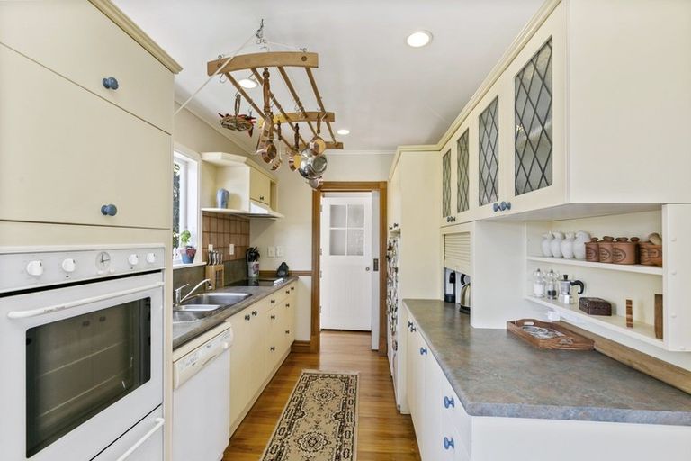 Photo of property in 15 Doris Gordon Crescent, Crofton Downs, Wellington, 6035