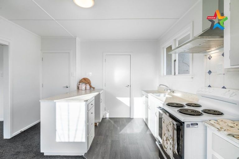 Photo of property in 15 Park Street, Winton, 9720