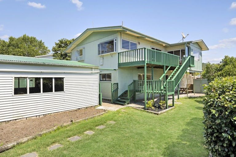 Photo of property in 12 Kawakawa-orere Road, Kawakawa Bay, Papakura, 2585