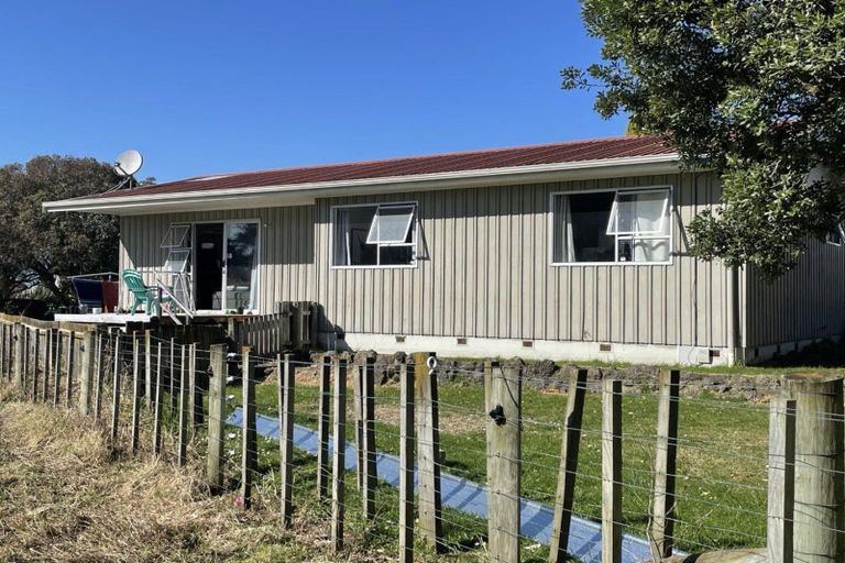 Photo of property in 10 Glenn Street, Castlecliff, Whanganui, 4501
