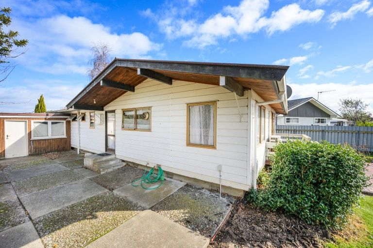 Photo of property in 9 Alma Place, Milson, Palmerston North, 4414