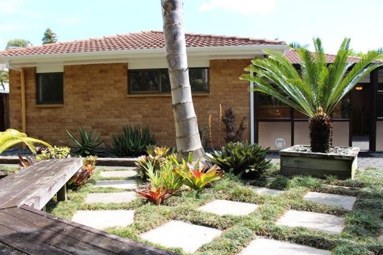 Photo of property in 46 St Annes Crescent, Wattle Downs, Auckland, 2103