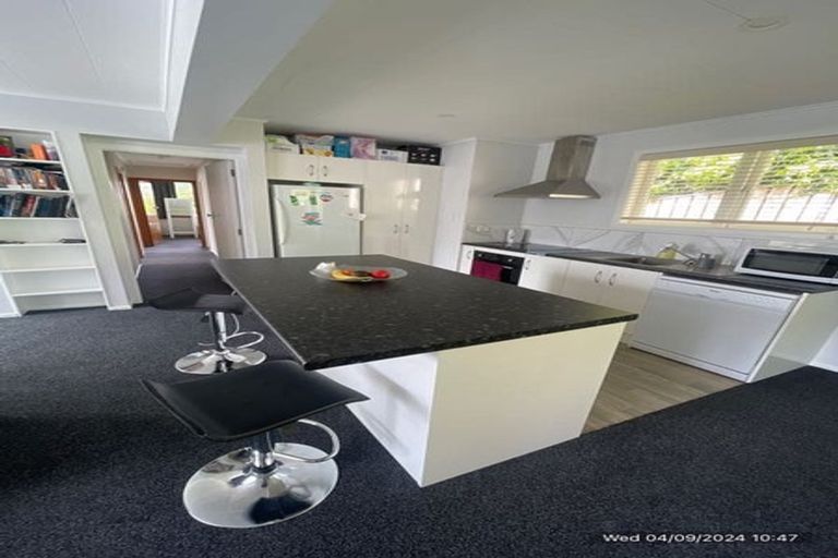 Photo of property in 11 Innes Way, Newlands, Wellington, 6037