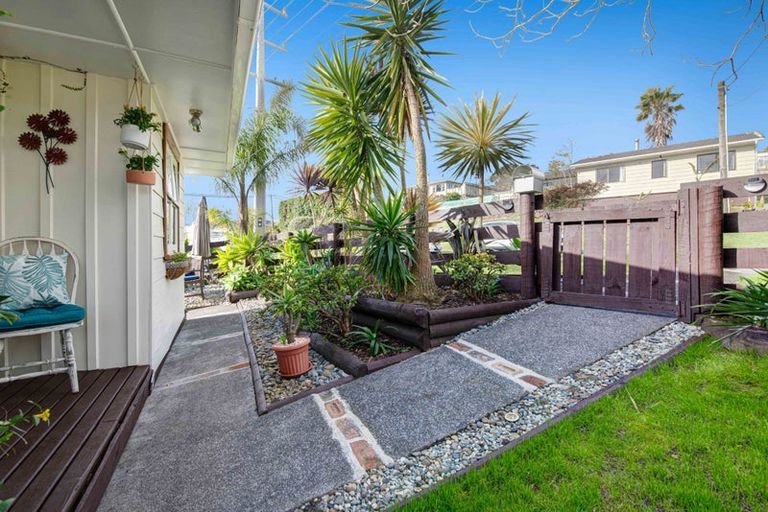 Photo of property in 27a Makiri Street, Helensville, 0800
