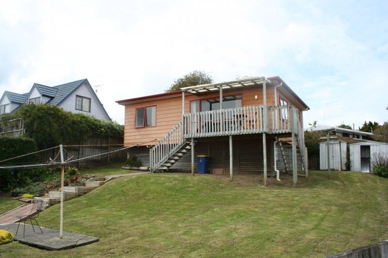 Photo of property in 28 Chilcott Road, Henderson, Auckland, 0612