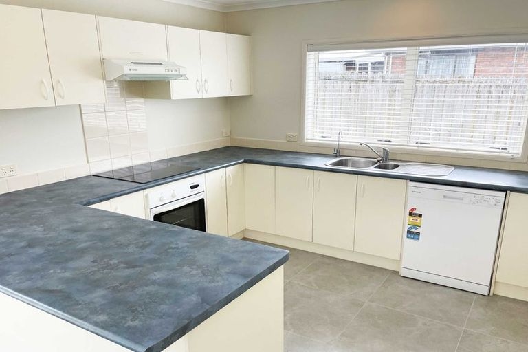 Photo of property in 19 San Bernadino Drive, Henderson, Auckland, 0612