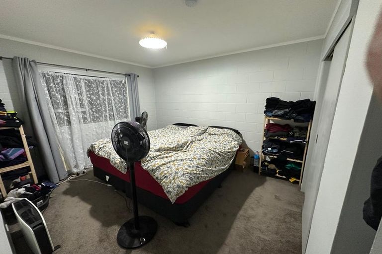 Photo of property in 2 Paton Avenue, Te Atatu South, Auckland, 0610