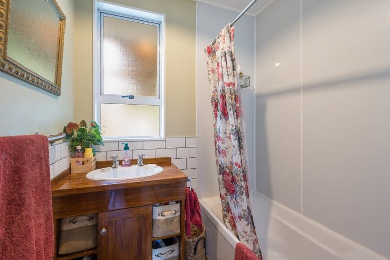 Photo of property in 2 Franklyn Close, Wakefield, 7025