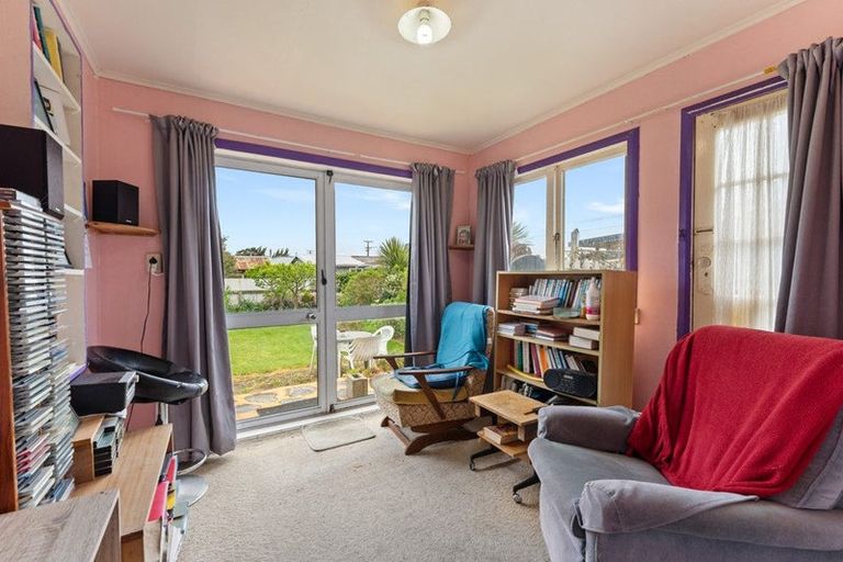 Photo of property in 15 Taupata Street, Castlecliff, Whanganui, 4501