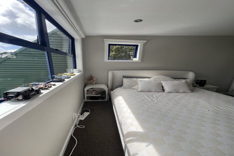 Photo of property in 22 Capilano Place, Glenfield, Auckland, 0629