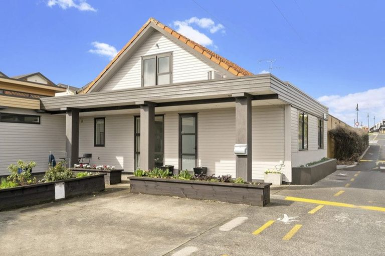 Photo of property in 1/176 Mcleod Road, Te Atatu South, Auckland, 0610
