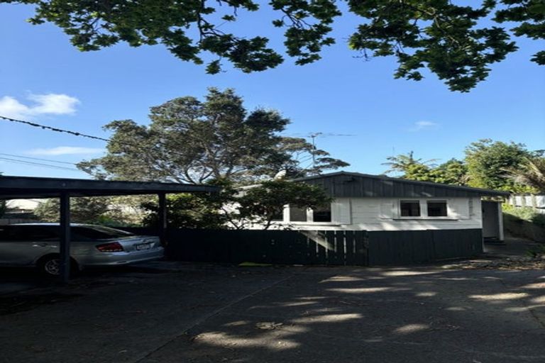 Photo of property in 2/10 William Bond Street, Stanley Point, Auckland, 0624