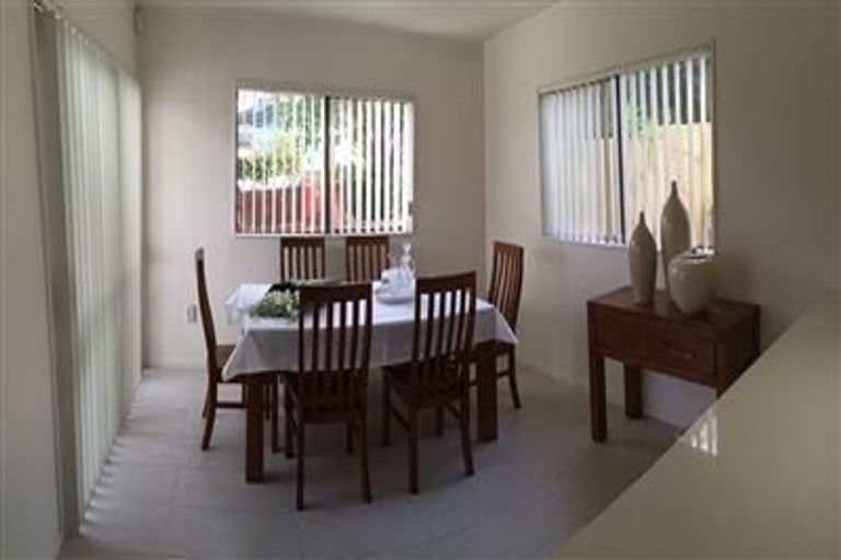 Photo of property in 19 Woodhouse Place, West Harbour, Auckland, 0618