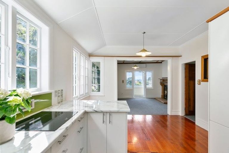 Photo of property in 51 Northland Road, Northland, Wellington, 6012