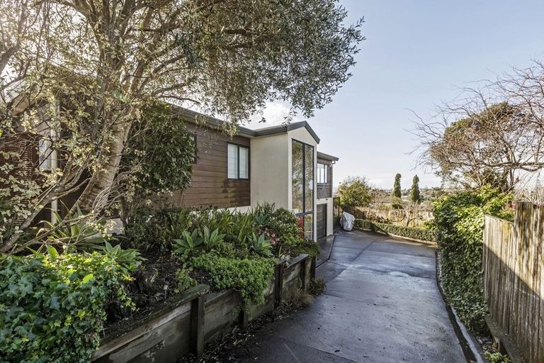 Photo of property in 2/9 Cashmere Place, Glenfield, Auckland, 0629