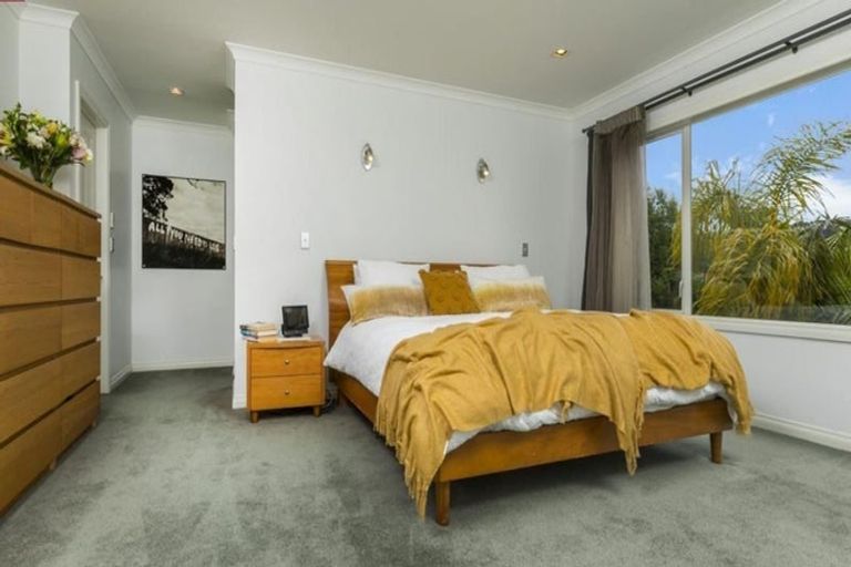 Photo of property in 2 Oscar Road, Greenhithe, Auckland, 0632