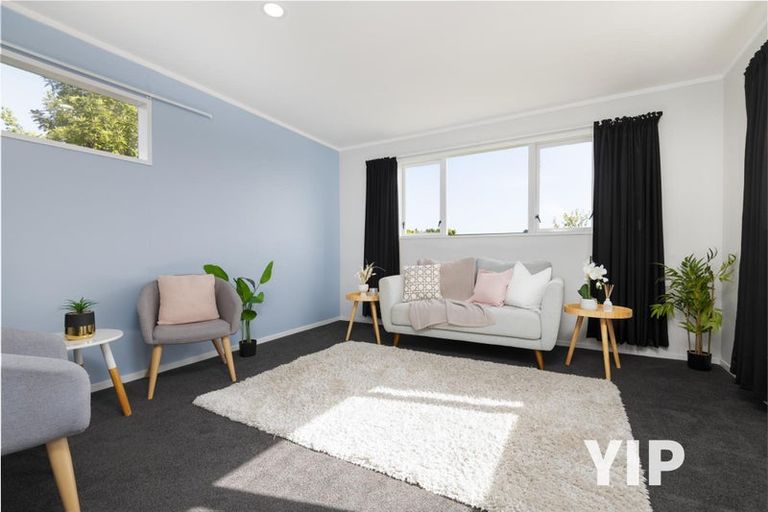 Photo of property in 2/25 Kingsbridge Place, Newlands, Wellington, 6037