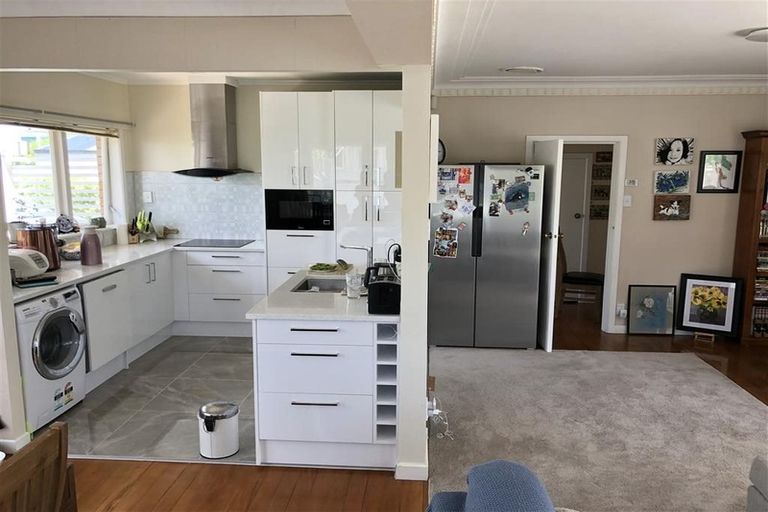 Photo of property in 35a Bradbury Road, Botany Downs, Auckland, 2010