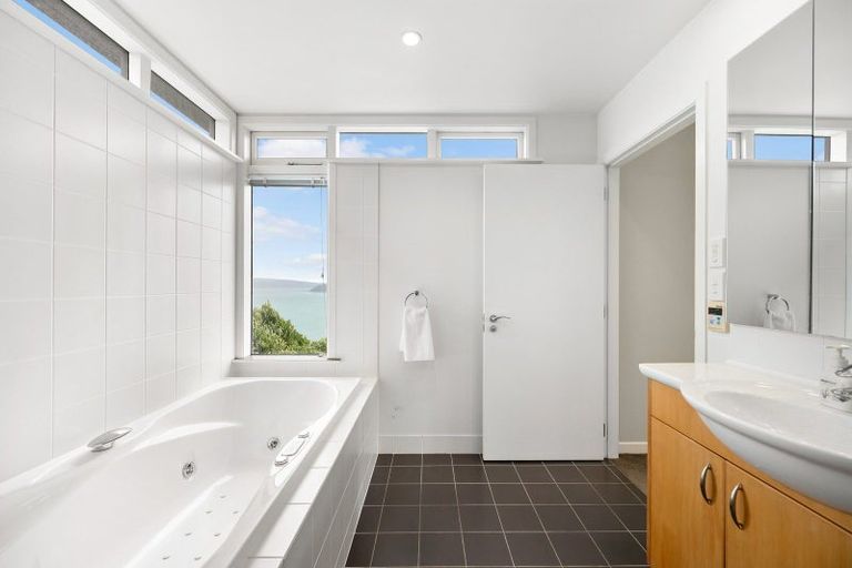 Photo of property in 9 Homebush Road, Khandallah, Wellington, 6035