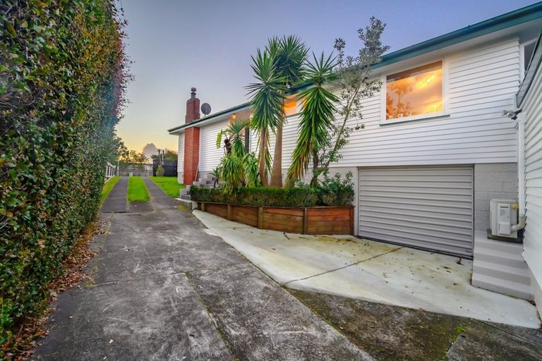 Photo of property in 1/90 Bradbury Road, Botany Downs, Auckland, 2010