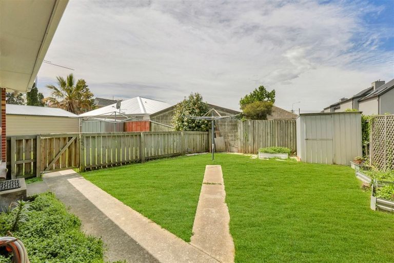 Photo of property in 1/3 Trist Place, Edgeware, Christchurch, 8013