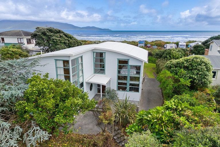Photo of property in 89 Tutere Street, Waikanae Beach, Waikanae, 5036