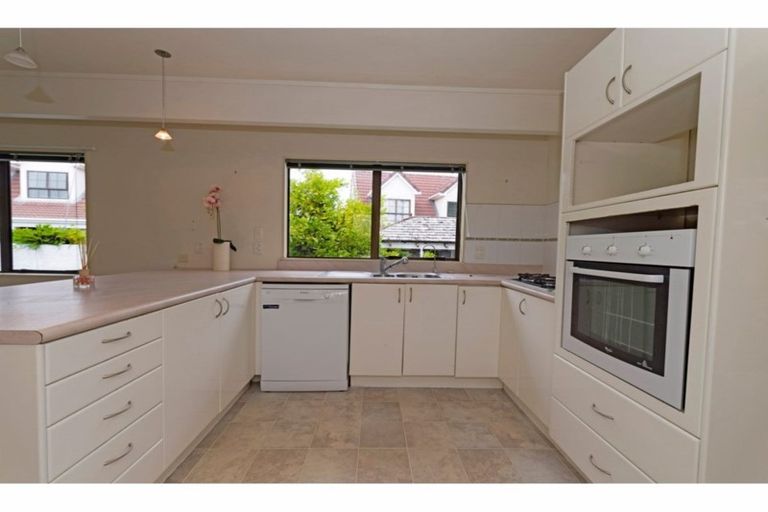 Photo of property in 2/36 Takapu Street, Henderson, Auckland, 0612