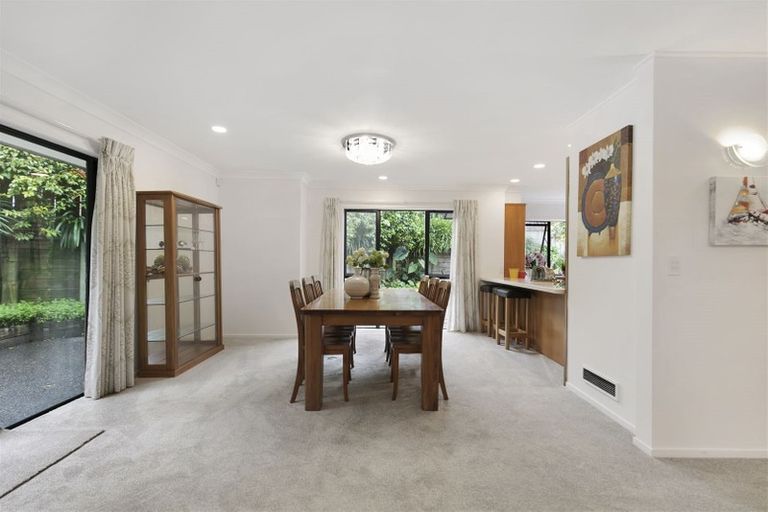 Photo of property in 8 Gillard Place, Eastern Beach, Auckland, 2012