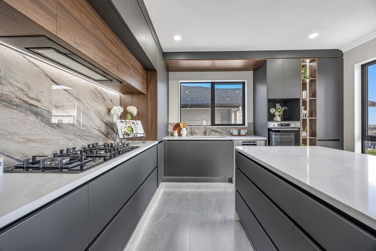 Photo of property in 6 Mill Hill Close, Flat Bush, 2019