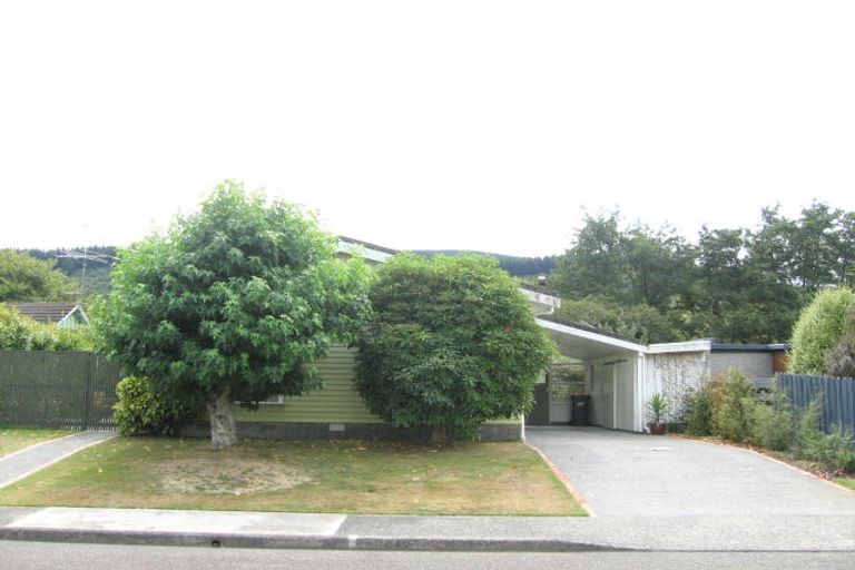 Photo of property in 40 Whirinaki Crescent, Heretaunga, Upper Hutt, 5018