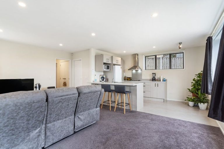 Photo of property in 2b Grenadine Place, Unsworth Heights, Auckland, 0632