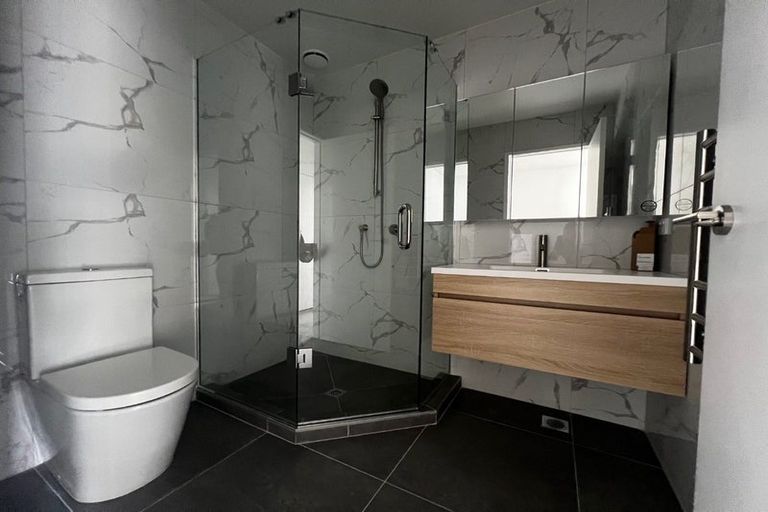 Photo of property in 4/21 Divich Avenue, Te Atatu South, Auckland, 0610