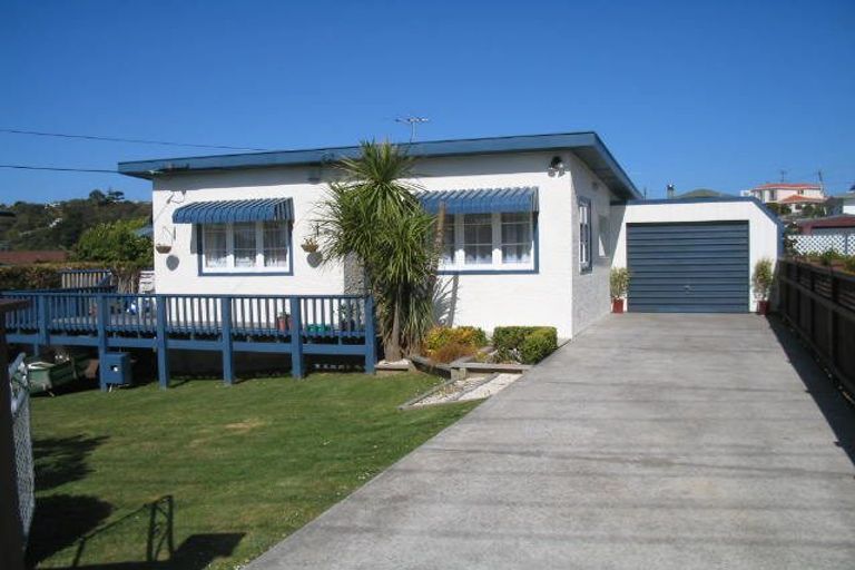 Photo of property in 43 Tindalls Bay Road, Tindalls Beach, Whangaparaoa, 0930