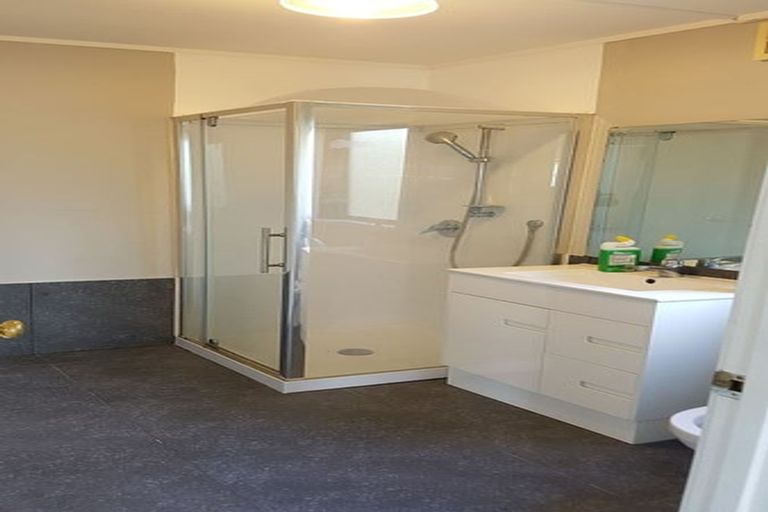 Photo of property in 15 Caspian Close, New Lynn, Auckland, 0600