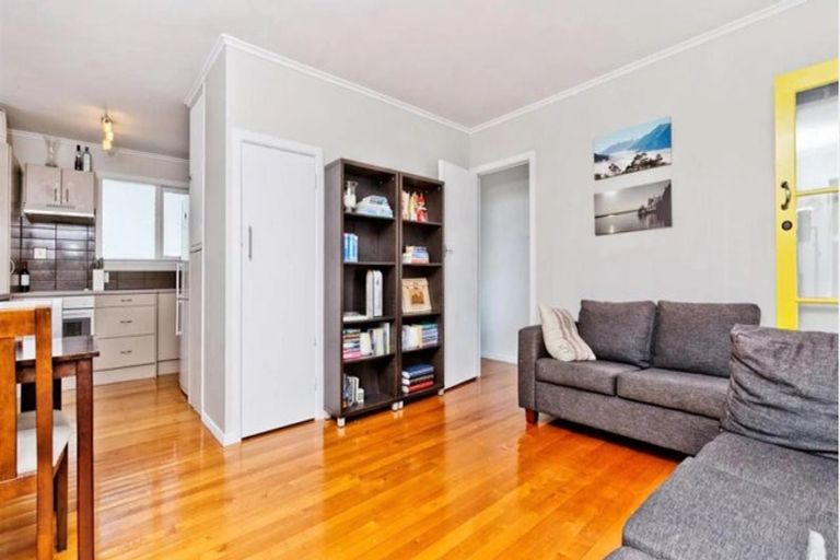 Photo of property in 2/37 Esmonde Road, Takapuna, Auckland, 0622