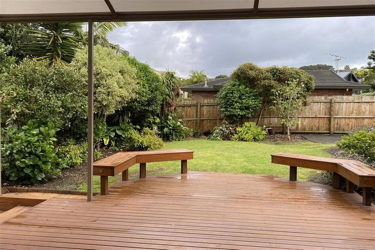 Photo of property in 2/2 Westbourne Road, Murrays Bay, Auckland, 0630