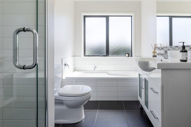 Photo of property in 15 Windsor Street, Richmond Heights, Taupo, 3330