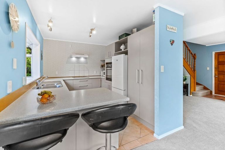 Photo of property in 2/30 Lagoon Way, West Harbour, Auckland, 0618